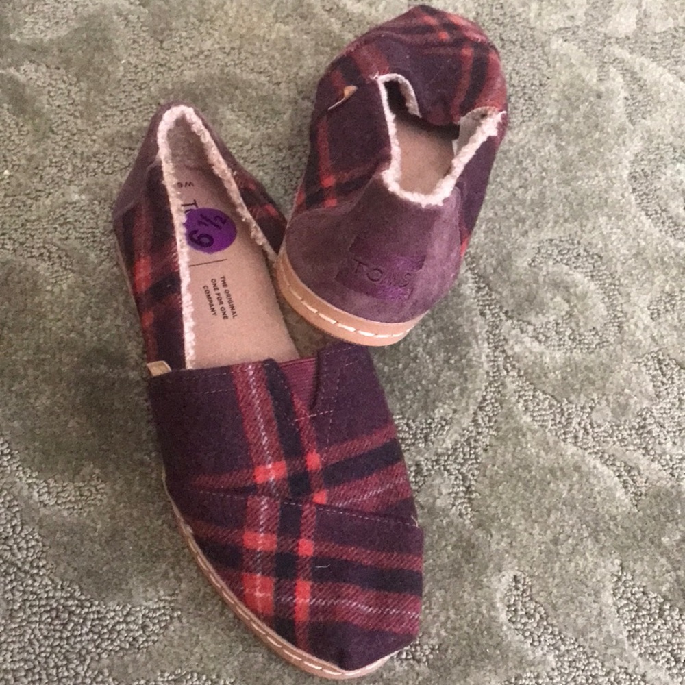 Plaid Toms NWOT Red with leather bands soft inside